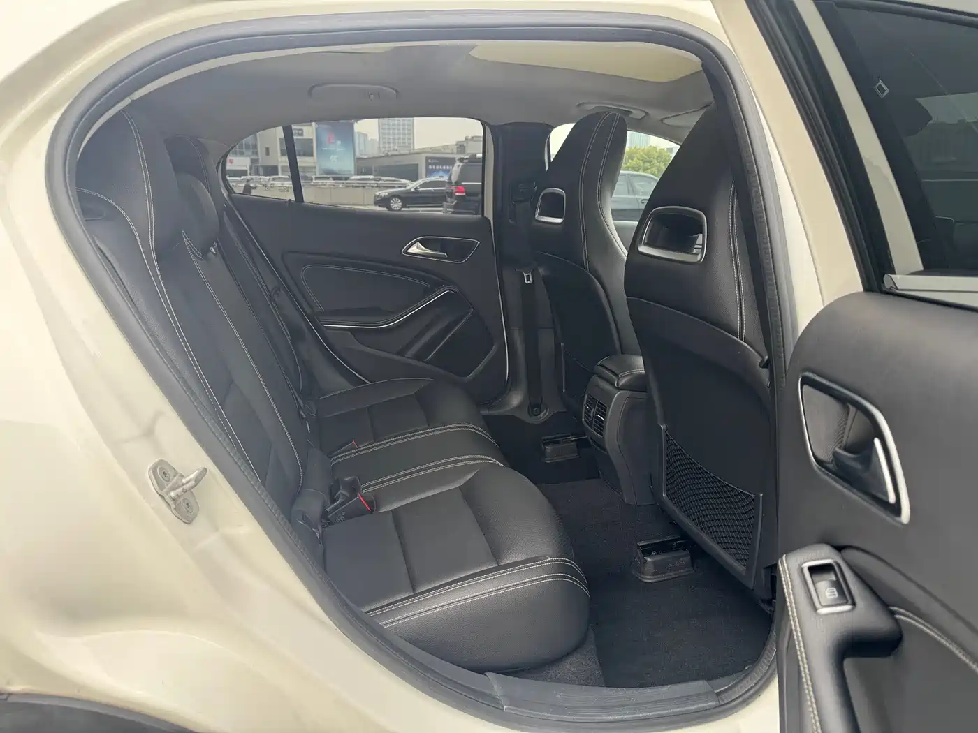 Mercedes-Benz GLA 2015 GLA 220 4MATIC Fashion Edition фото 13