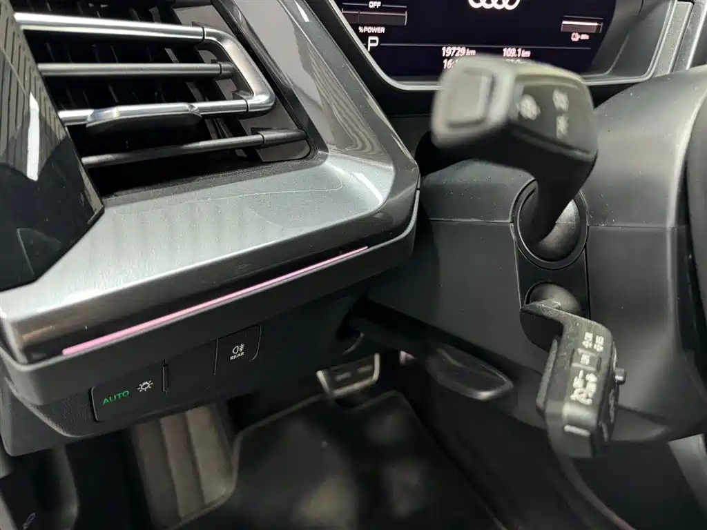 Audi Q4 e-tron 2023 40 e-tron Innovation Edition фото 14