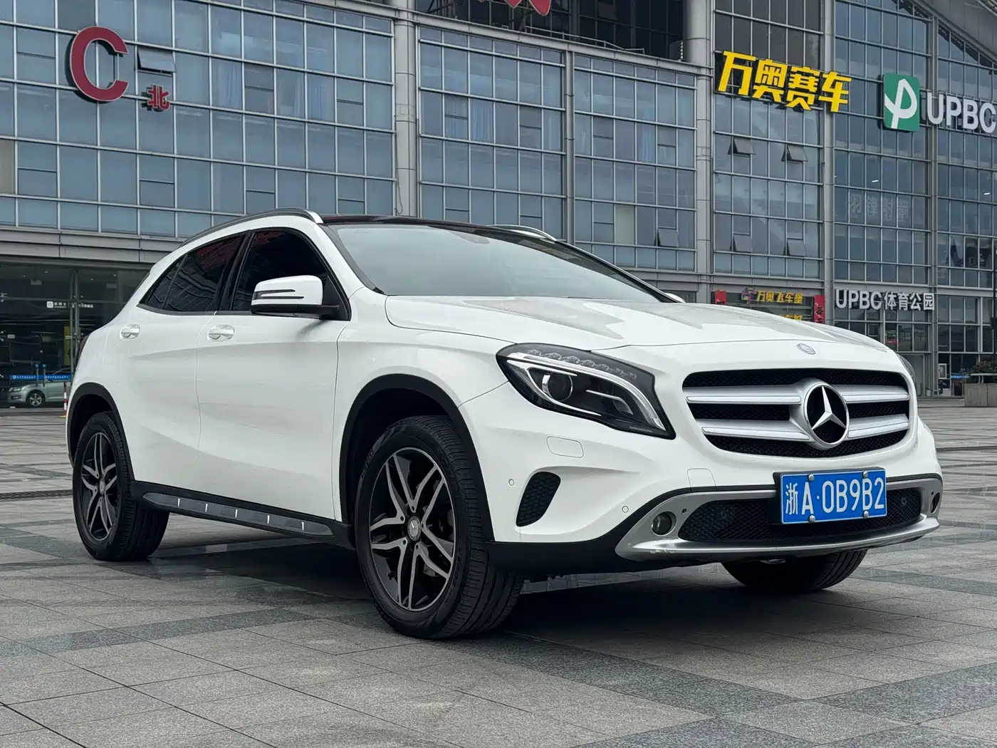 Mercedes-Benz GLA 2015 GLA 220 4MATIC Fashion Edition фото 3