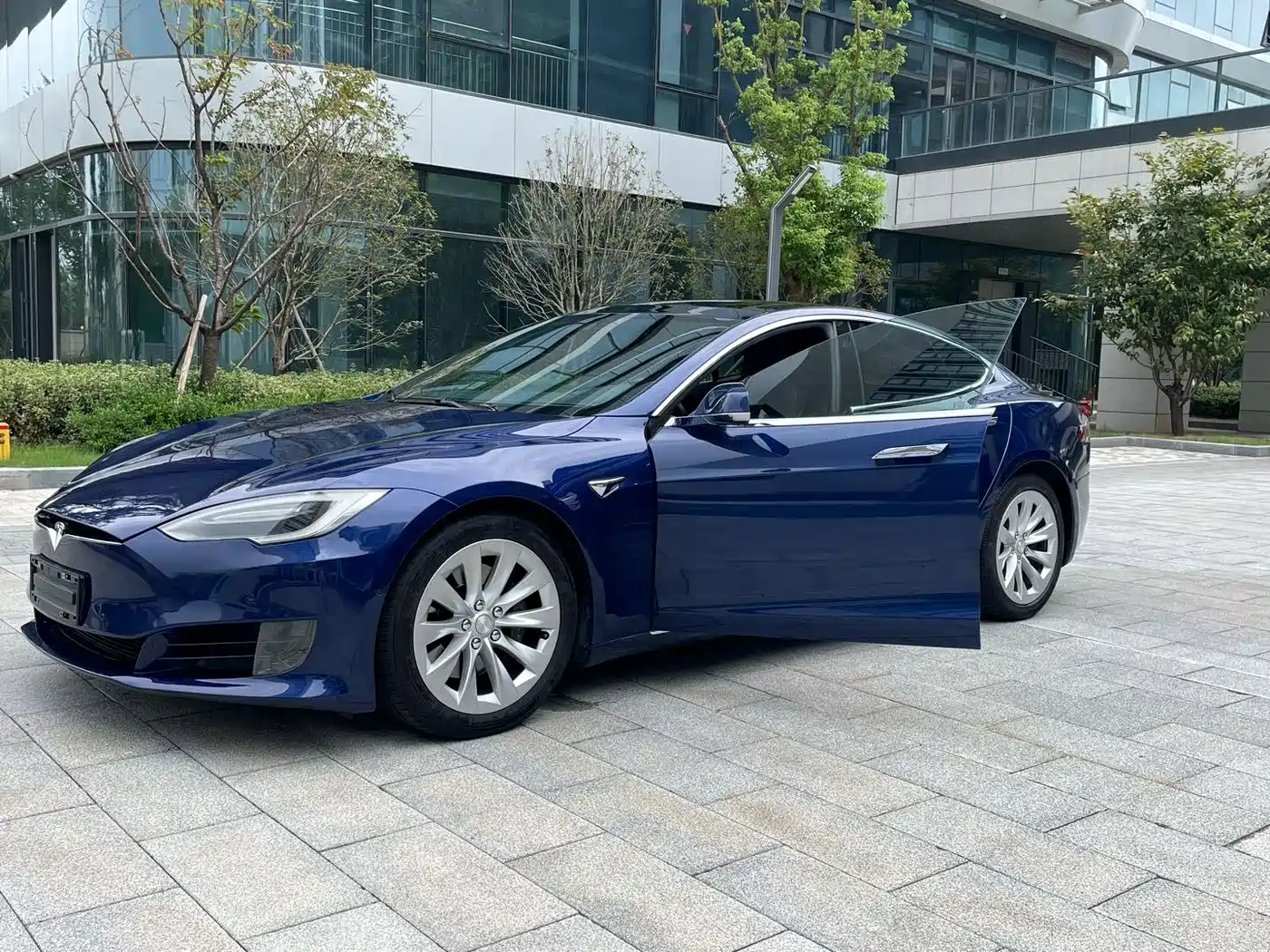Photo 8 - Tesla Model S