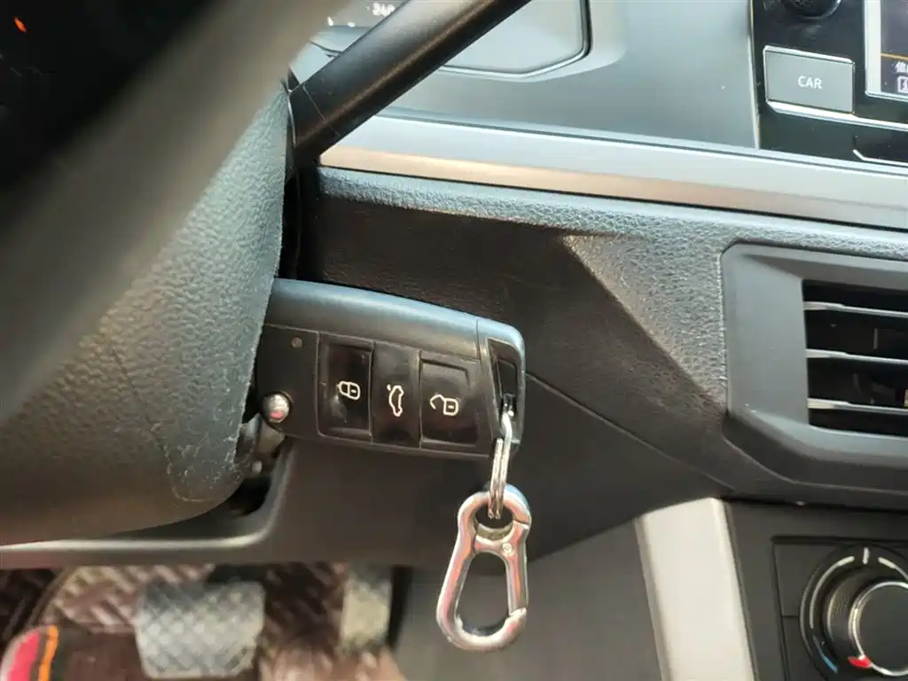 Volkswagen Polo 2019 Plus 1.5L Automatic Panorama Enjoyment Edition фото 9