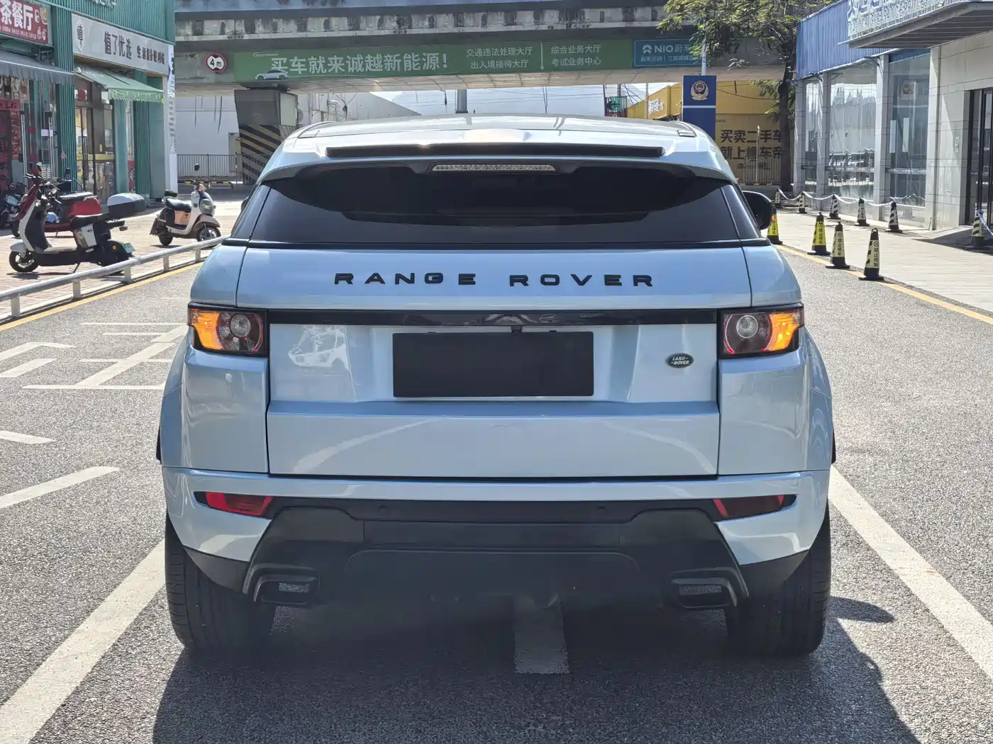 Land Rover Range Rover Evoque (Import) 2012 2.0T 3-door Premium Edition фото 19