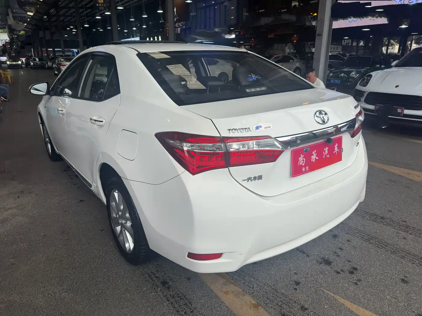 Toyota Corolla 2014 1.8L CVT GLX-i фото 4