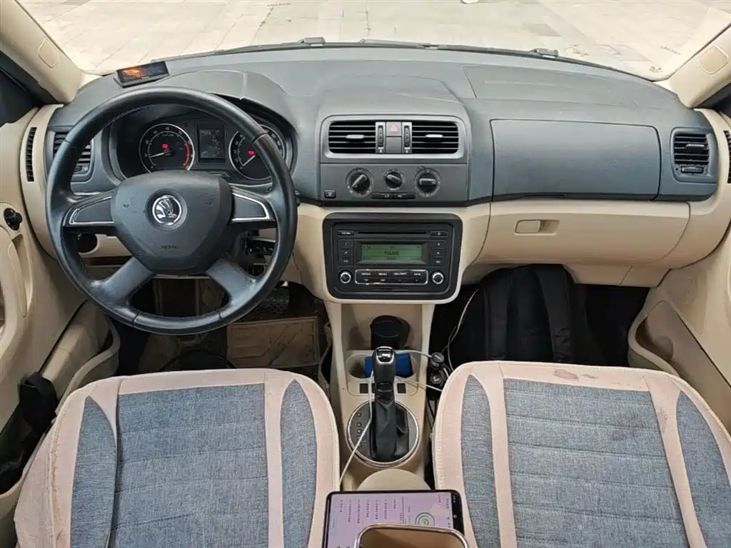 Škoda Fabia 2014 1.4L Automatic Crystal Spirit Edition фото 10