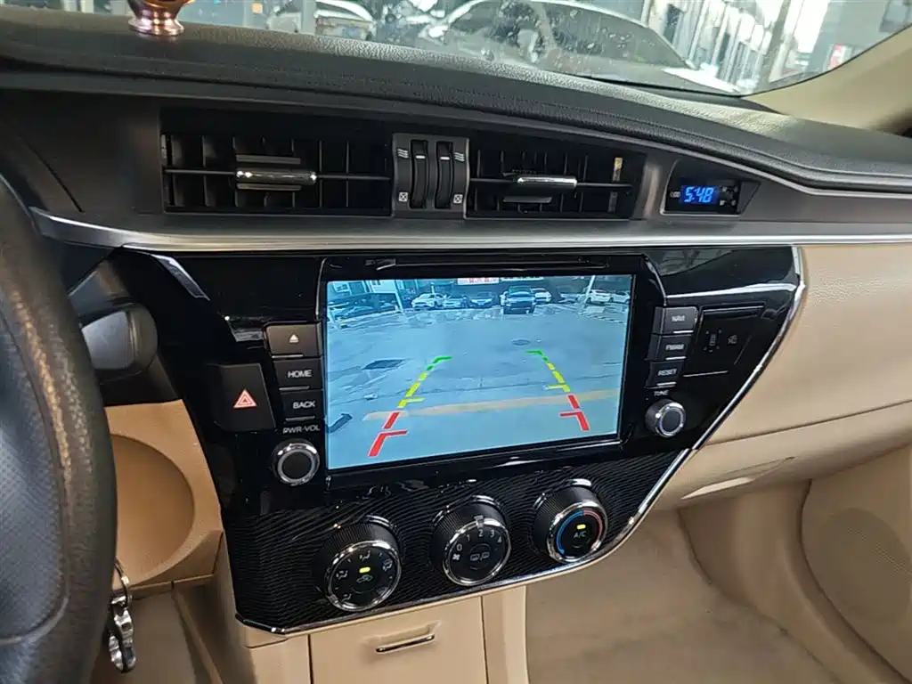 Toyota Corolla 2014 1.6L CVT GL-i фото 13