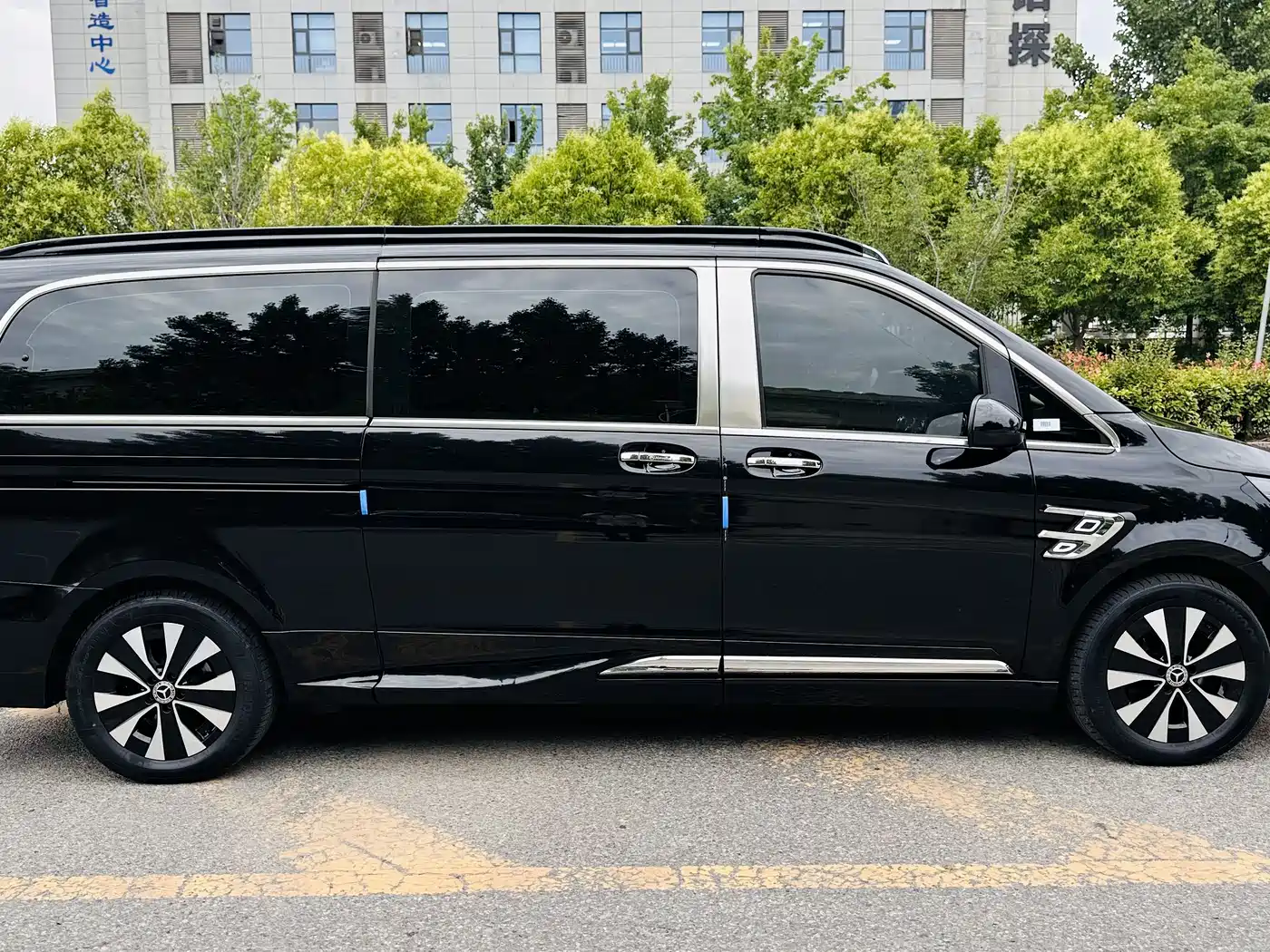 Mercedes-Benz Vito 2023 2.0T Business 7-Seater фото 18