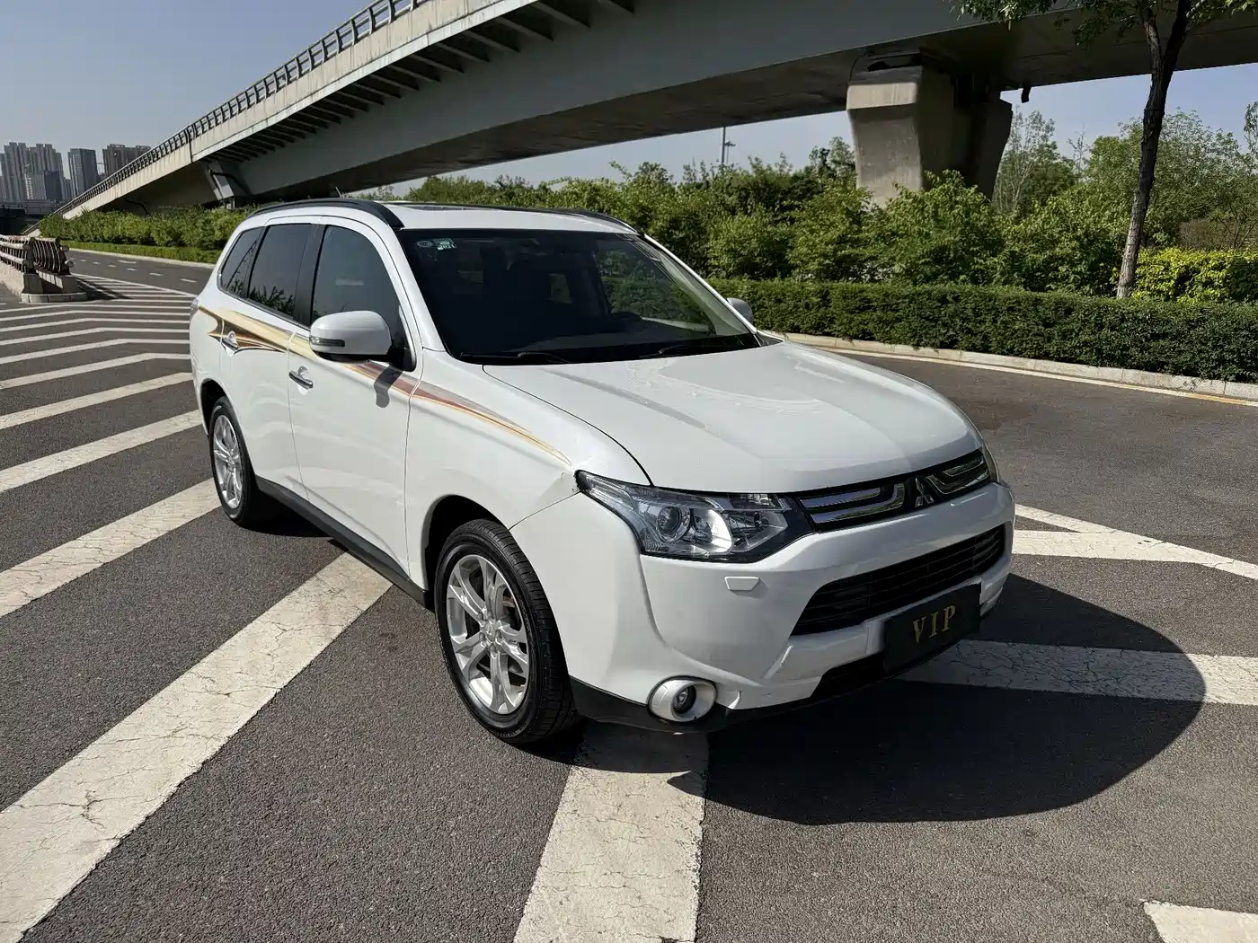 Mitsubishi Outlander (Import) 2013 2.4L 4WD Luxury Navigation 5-seater фото 2