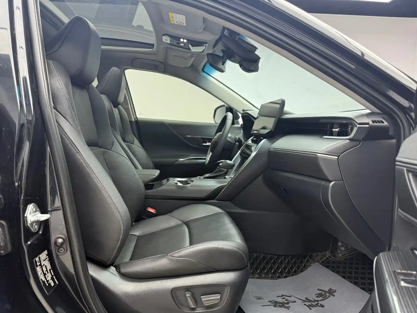 Toyota Venza 2022 2.0L CVT 2WD Premium фото 18