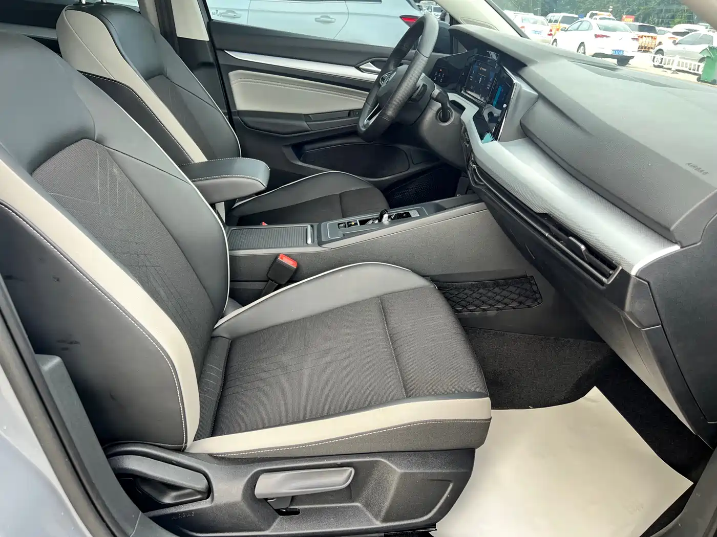 Volkswagen Golf 2023 280TSI DSG Pro 20th Anniversary Edition фото 10