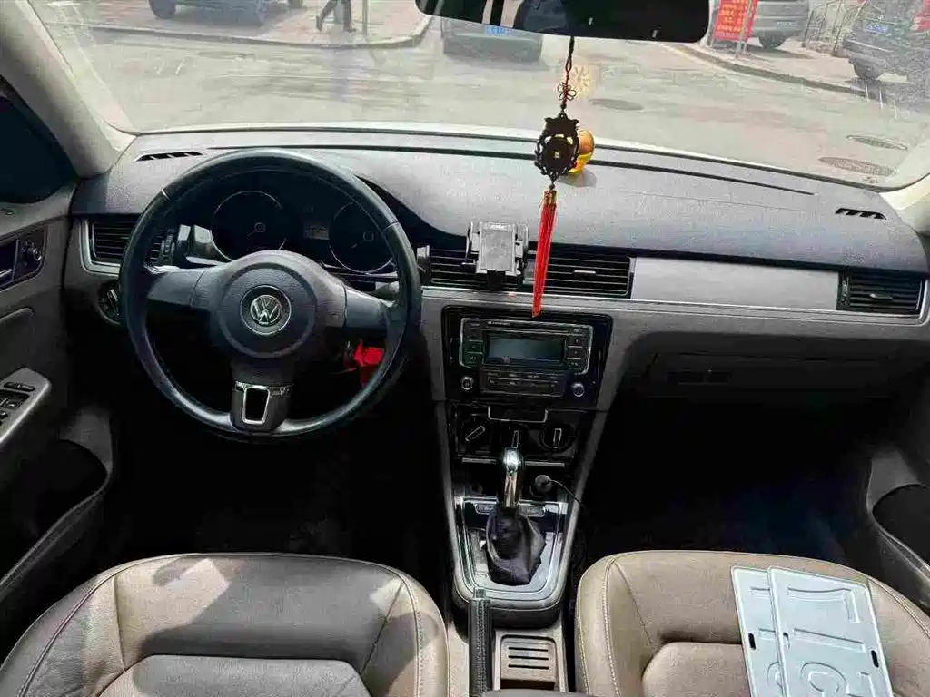 Volkswagen Bora 2014 1.6L Automatic Comfort Edition фото 5