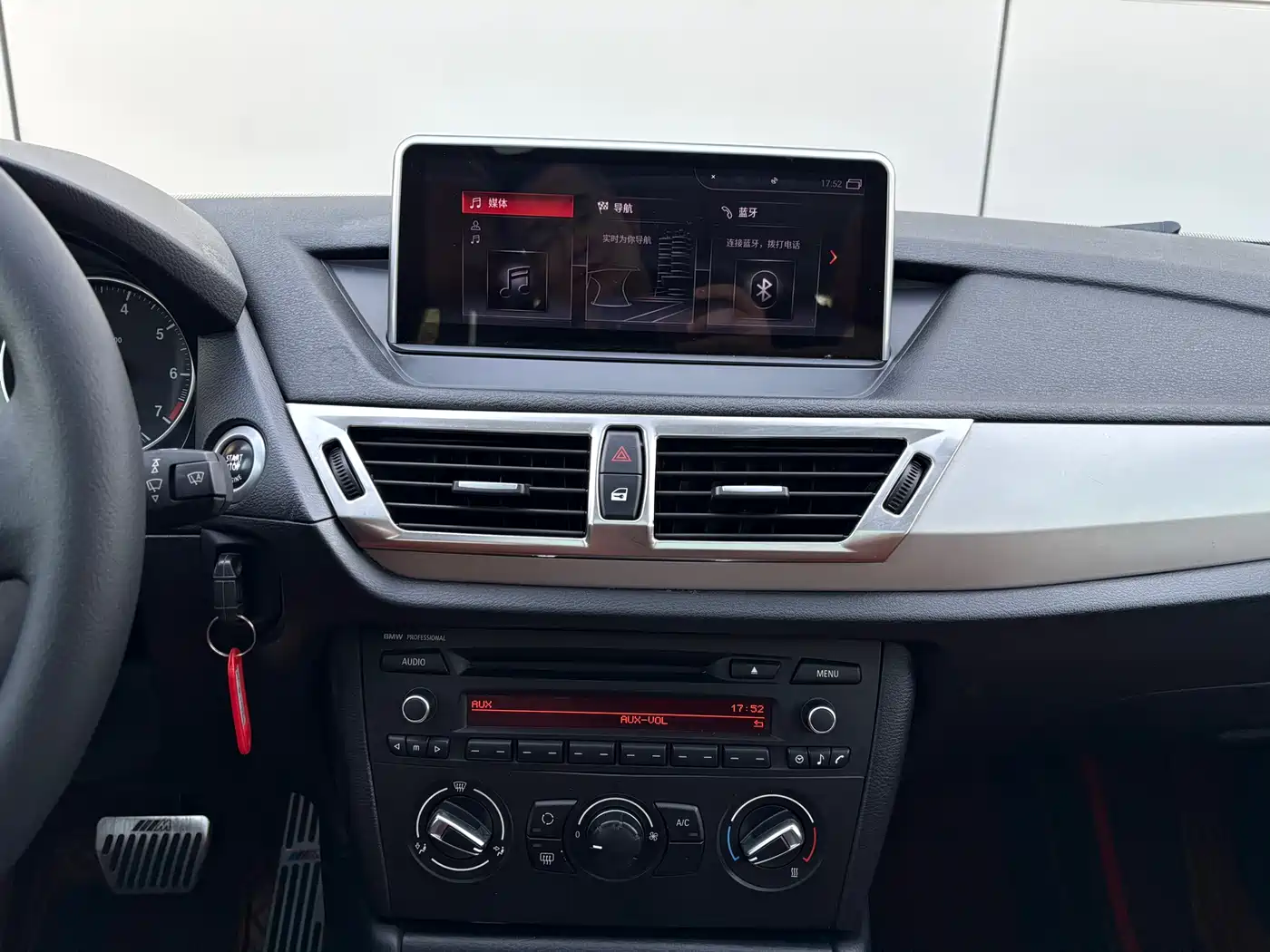 BMW X1 2014 sDrive18i Fashion Edition фото 11