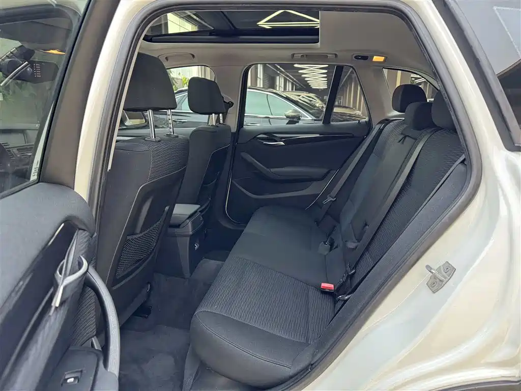 BMW X1 2015 Model sDrive18i Fashion Advanced Edition фото 11