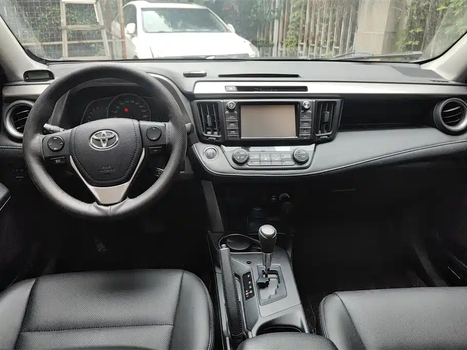 Toyota RAV4 Rongfang 2016 2.0L CVT 2WD Trend (China V) фото 12