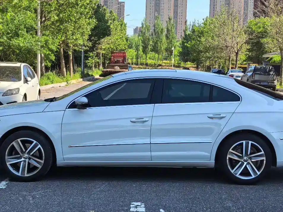 Volkswagen FAW-Volkswagen CC 2013 2.0TSI Luxury фото 3