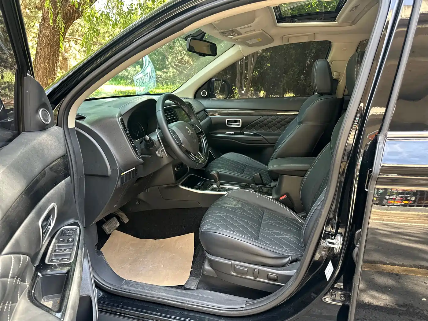 MITSUBISHI OUTLANDER