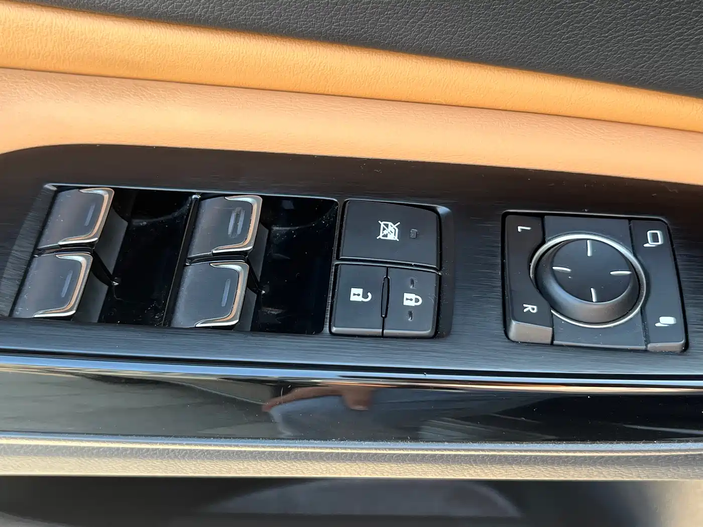 Lexus ES 2022 300h Ultimate Edition фото 29