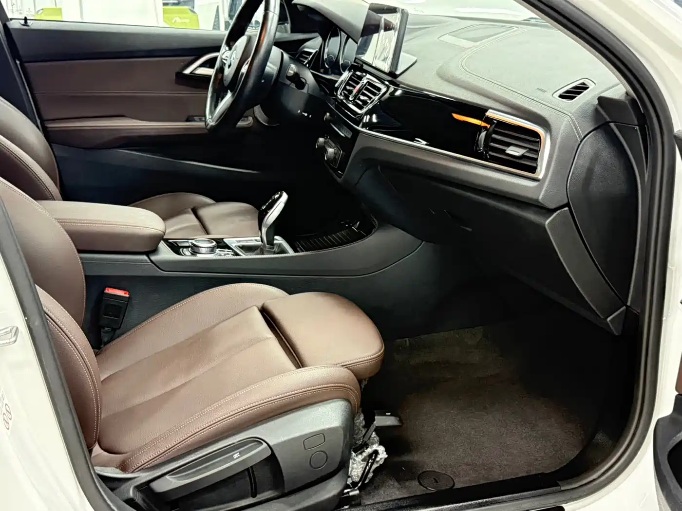 BMW 1 Series 2022 120i M Sport Shadow Edition фото 19