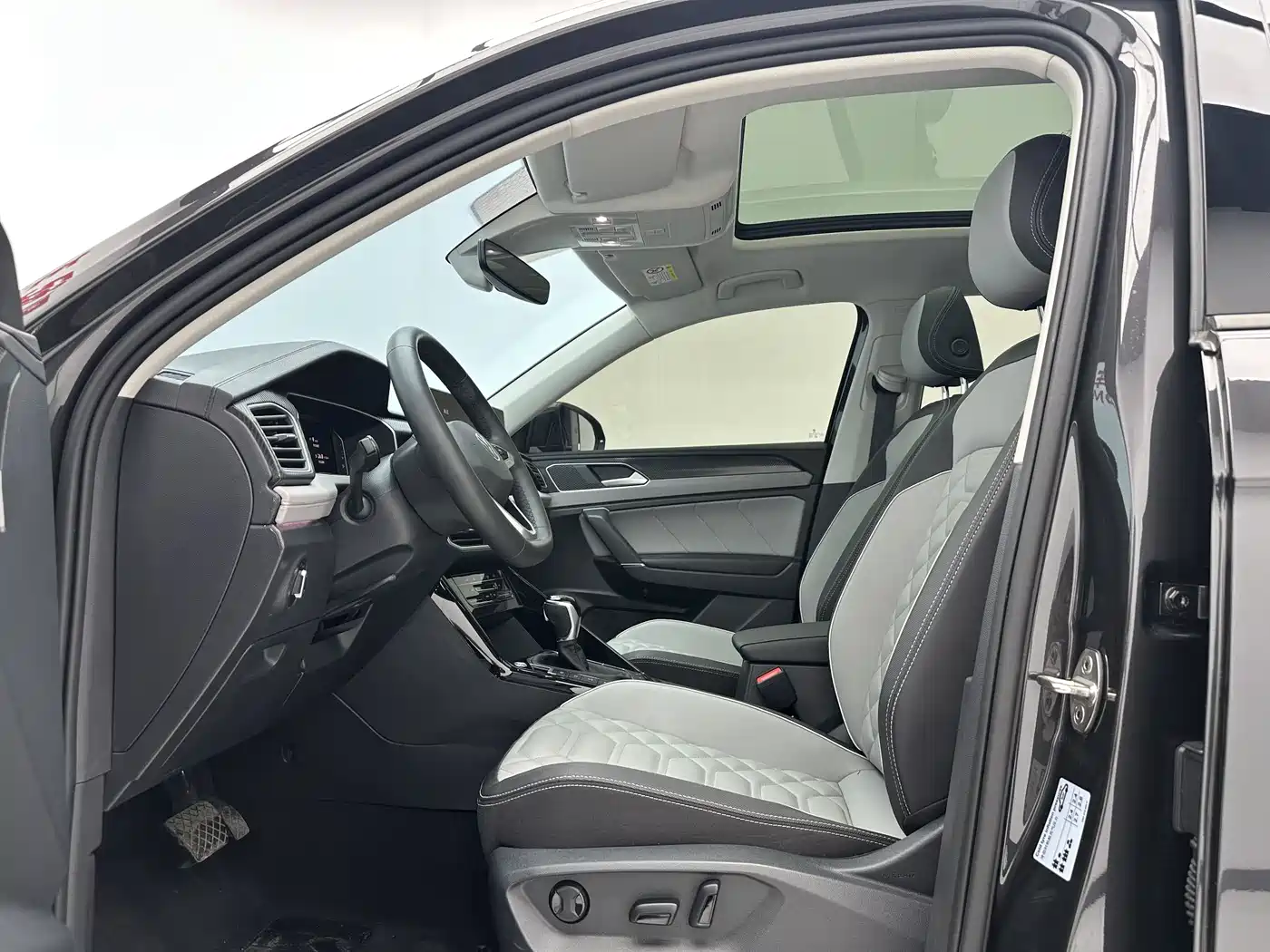 Volkswagen Tayron 2023 280TSI 2WD Luxury Plus Advanced Edition фото 5