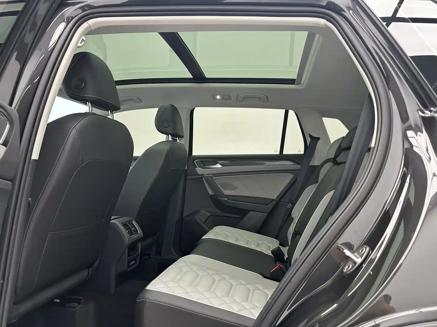 Volkswagen Tayron 2023 280TSI 2WD Luxury Plus Advanced Edition фото 6