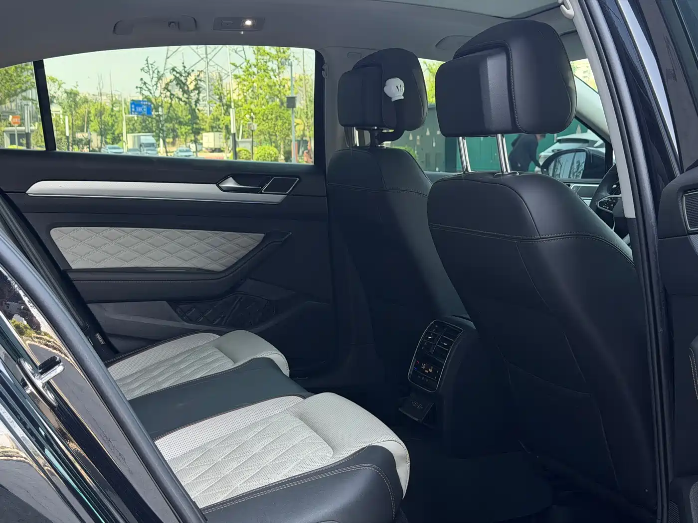 Volkswagen Magotan 2023 Model 2 Million Commemorative Edition 330TSI DSG Luxury фото 14