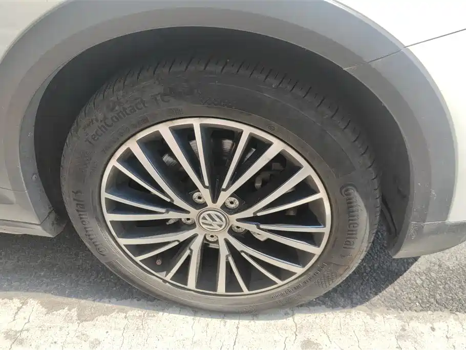 Volkswagen Touran 2018 Touran L 280TSI DSG Frontier Edition 7-Seater China V фото 6