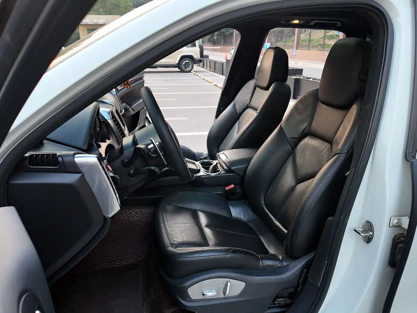Porsche Cayenne 2011 Cayenne S 4.8L фото 9