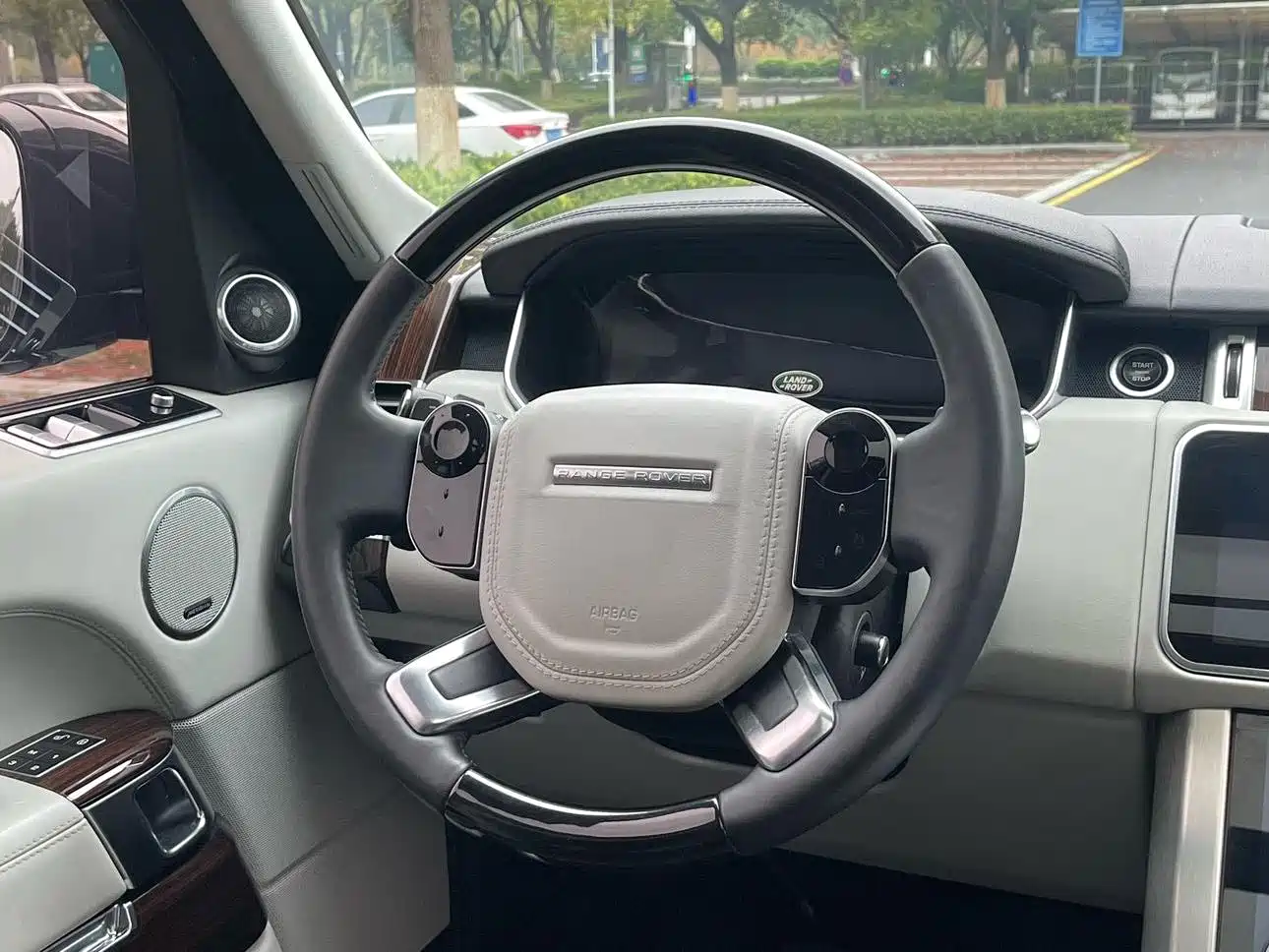 Land Rover Range Rover 2015 3.0 SC V6 Vogue SE Genesis Extended Edition фото 8
