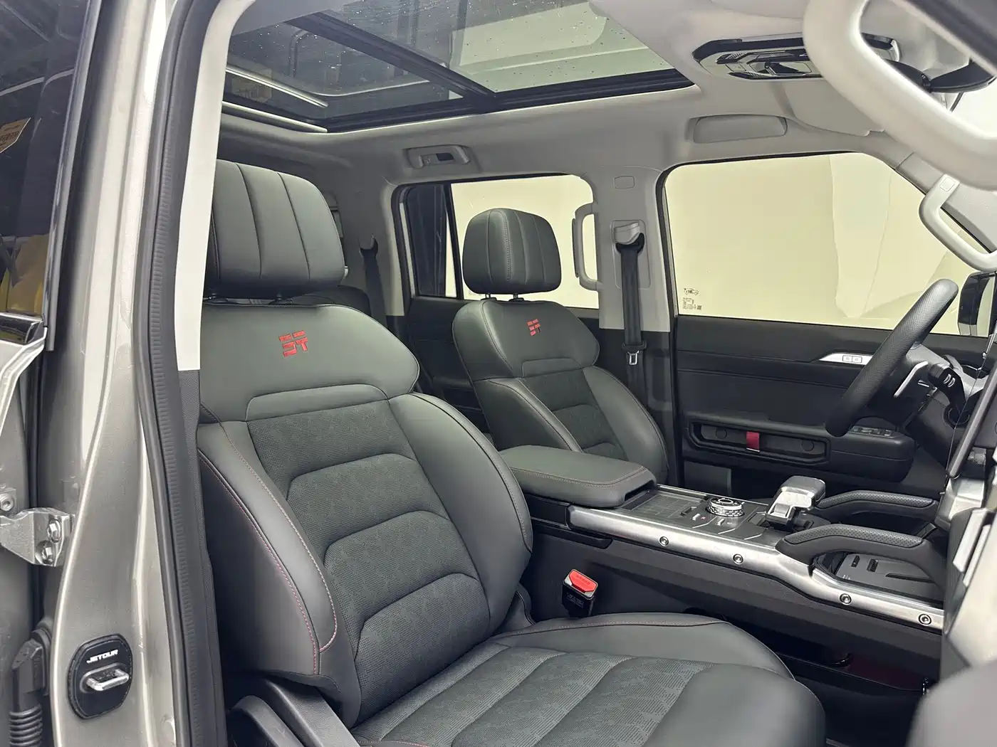 Jetour T2 2025 2023 Model 1.5T 2WD Discovery PRO