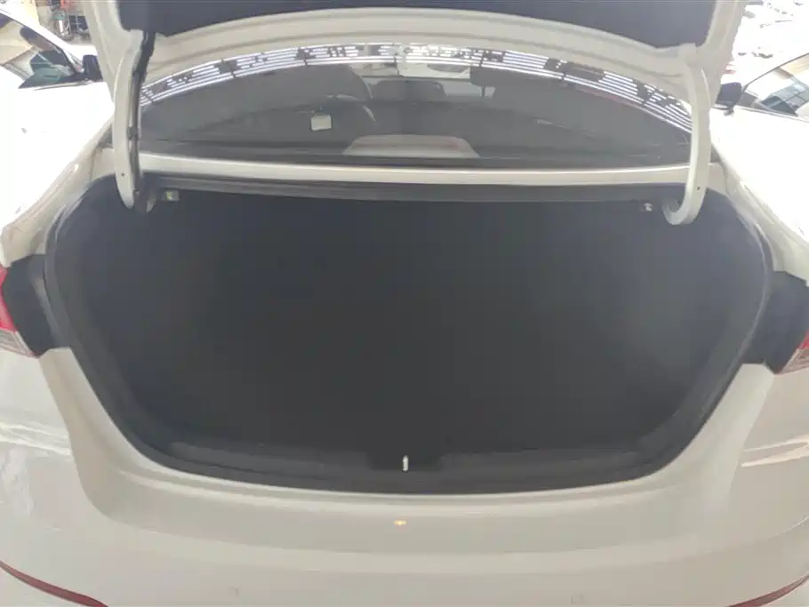 Hyundai Elantra 2020 1.5L CVT Smart Style·Elite фото 4
