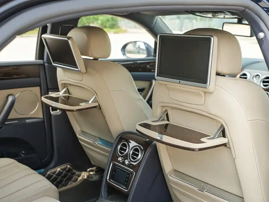 Фото 19 - Bentley Flying Spur