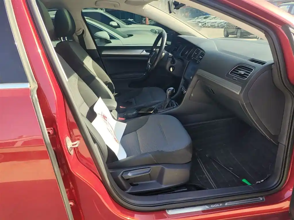 Volkswagen Golf 2018 230TSI Automatic Comfort фото 25