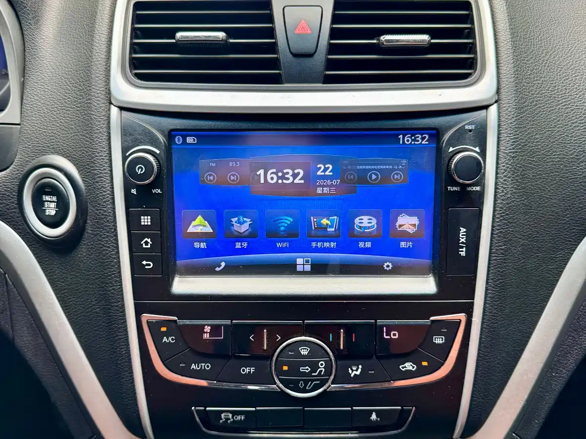 Фото 15 - Geely Emgrand