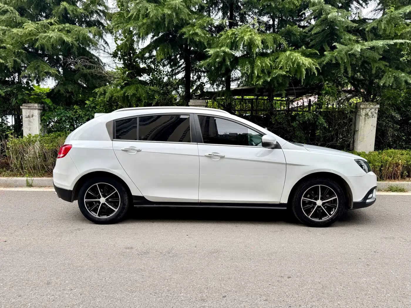 Фото 7 - Geely Emgrand