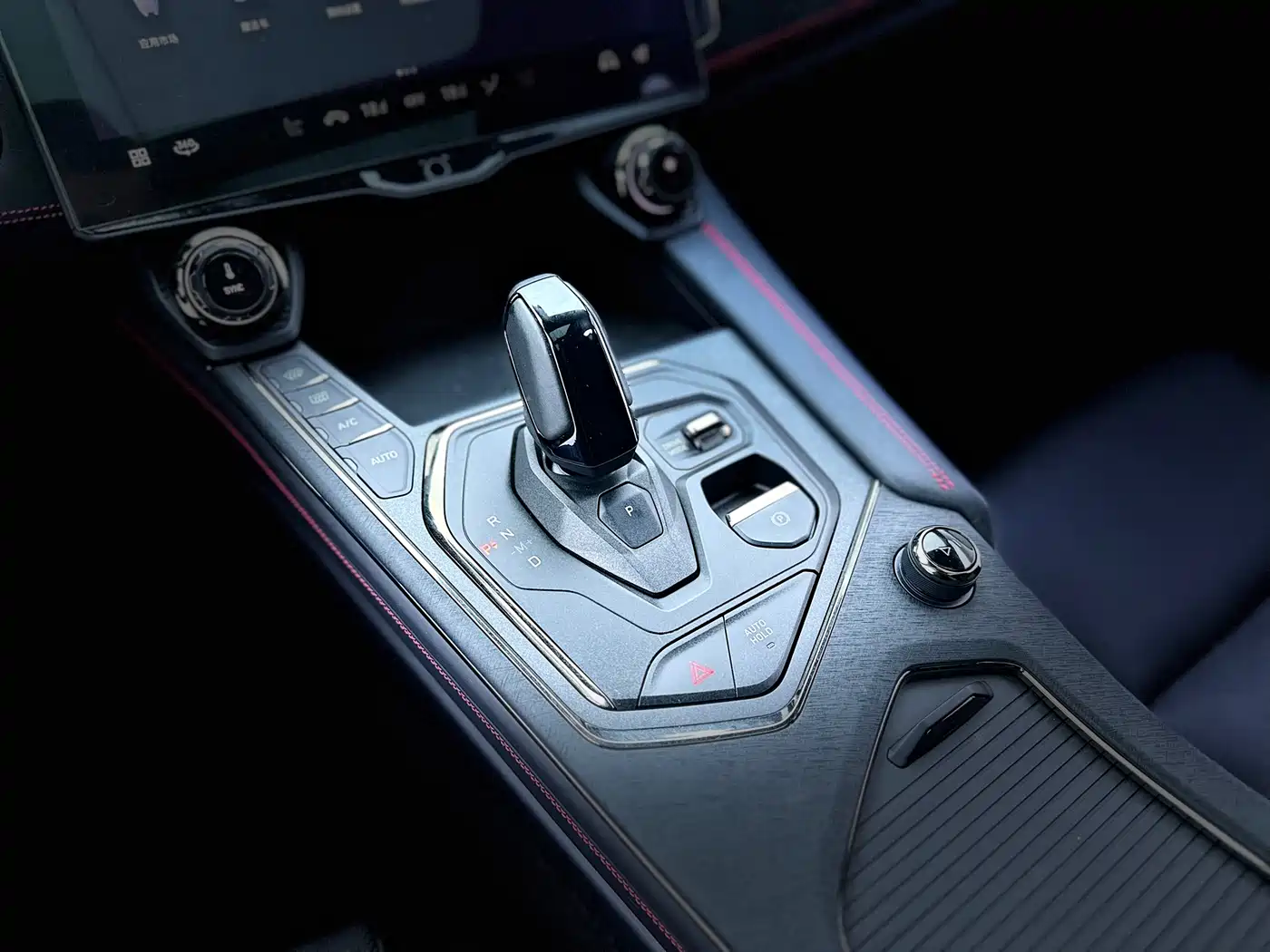 Lynk & Co 05 2020 2.0TD 4WD Halo Edition фото 18