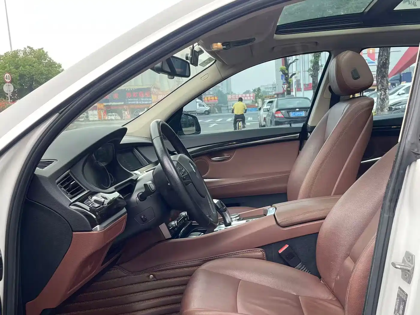 BMW 5 Series GT 2014 528i Leading фото 4
