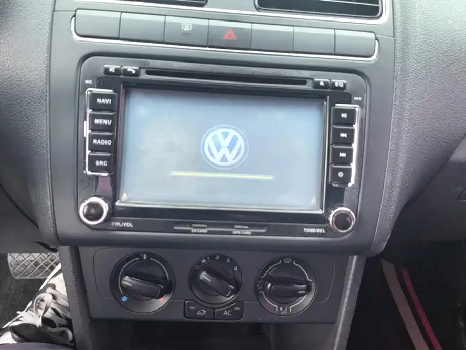 Volkswagen Polo 2013 1.4L Automatic Comfort Edition фото 13