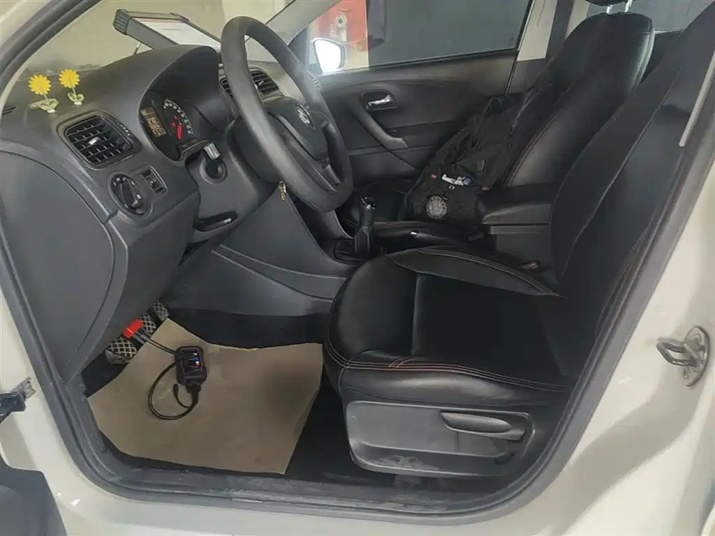 Volkswagen Polo 2016 1.4L Manual Trend фото 15