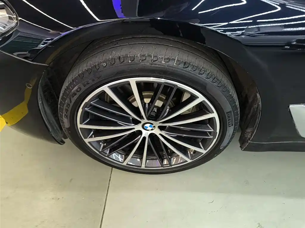 BMW 5 Series 2021 530Li Leading M Sport Package фото 23