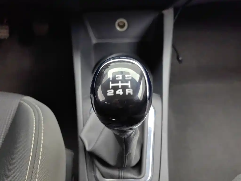 Dongfeng Aeolus Dongfeng Fengshen AX3 2017 2016 1.5L Manual Trendy Cool Edition