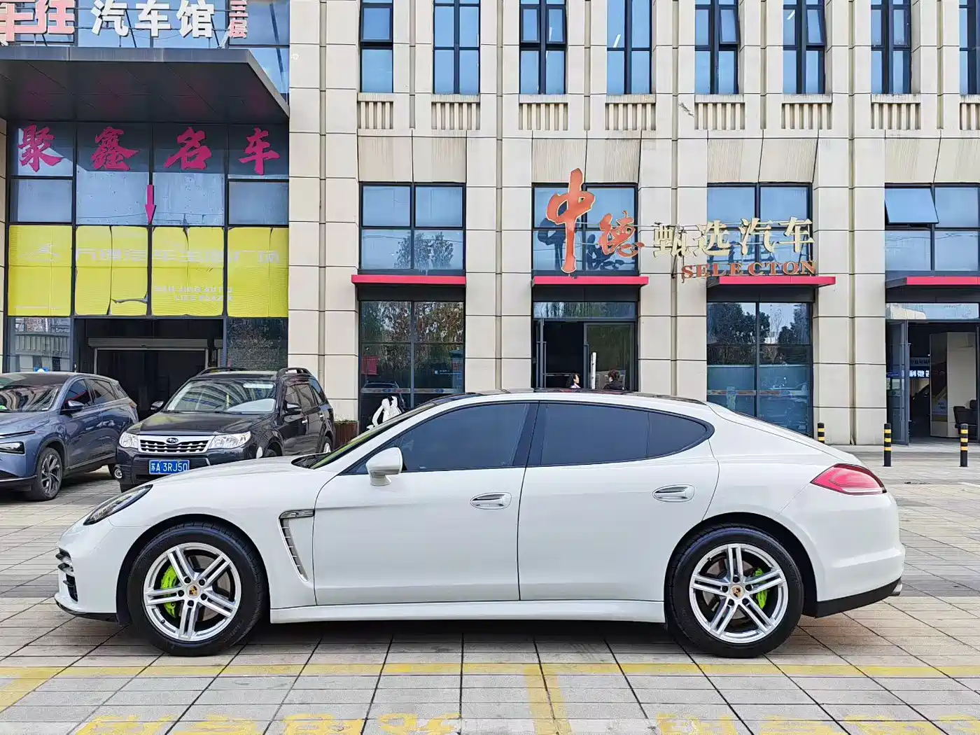 Porsche Panamera 2013 Panamera 4 Platinum Edition 3.6L фото 5