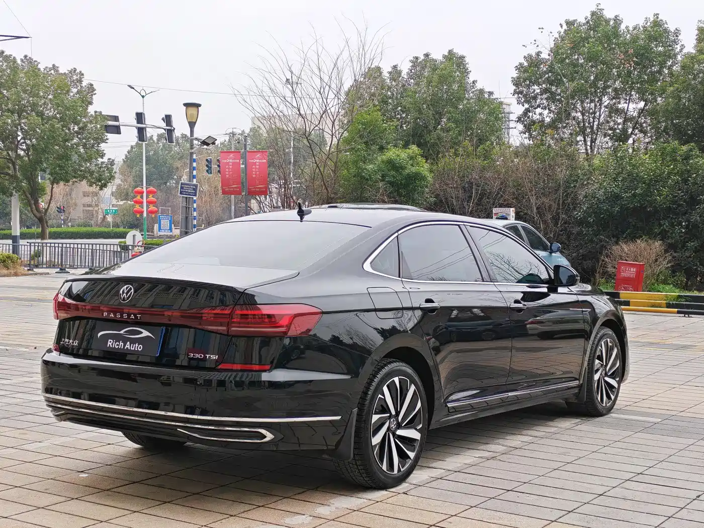 Volkswagen Passat 2022 330TSI Starlight Luxury Edition фото 4