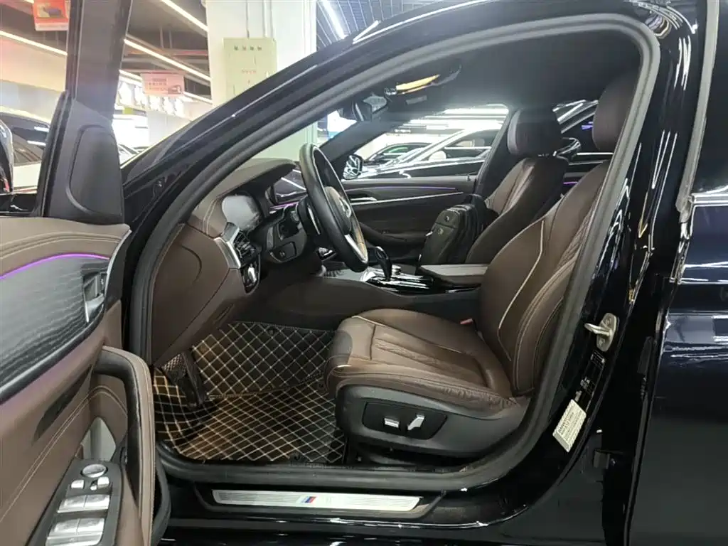 BMW 5 Series 2021 530Li Leading M Sport Package фото 16