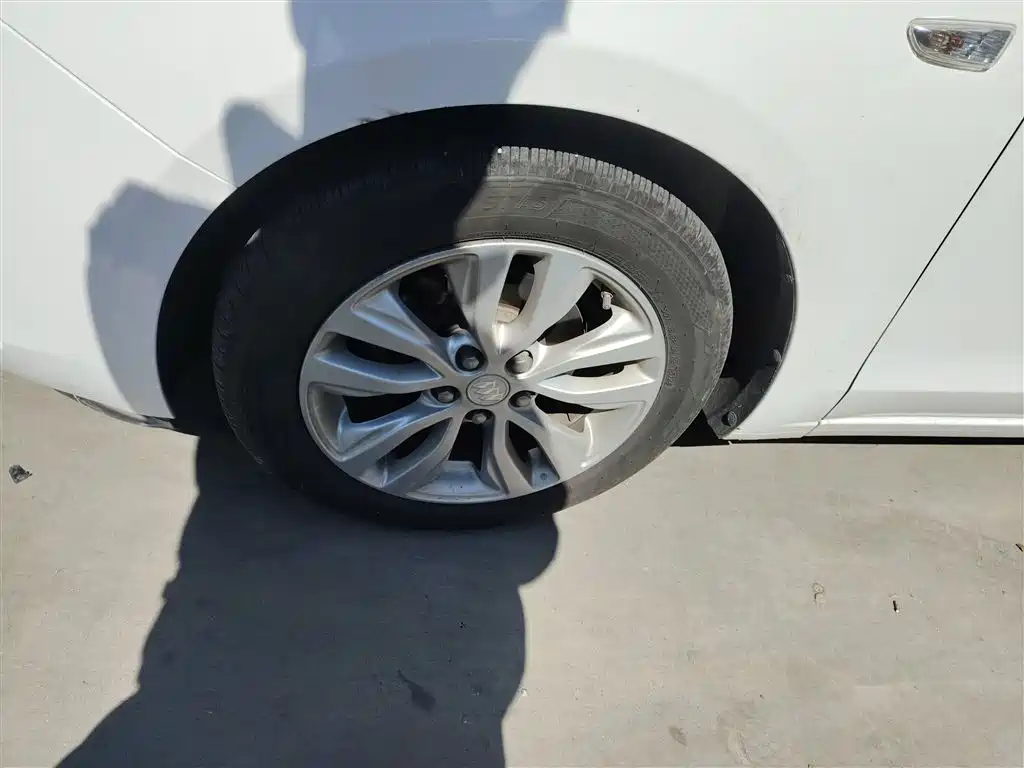 Buick Excelle 2018 15T Manual Elite (China V) фото 23