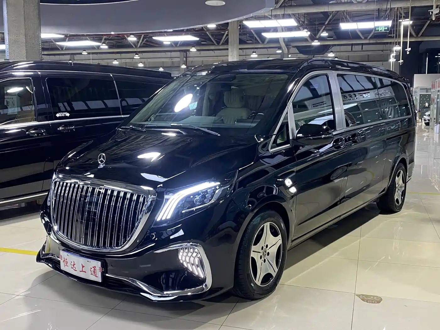 Mercedes-Benz Vito 2023 2.0T Business 7-Seater