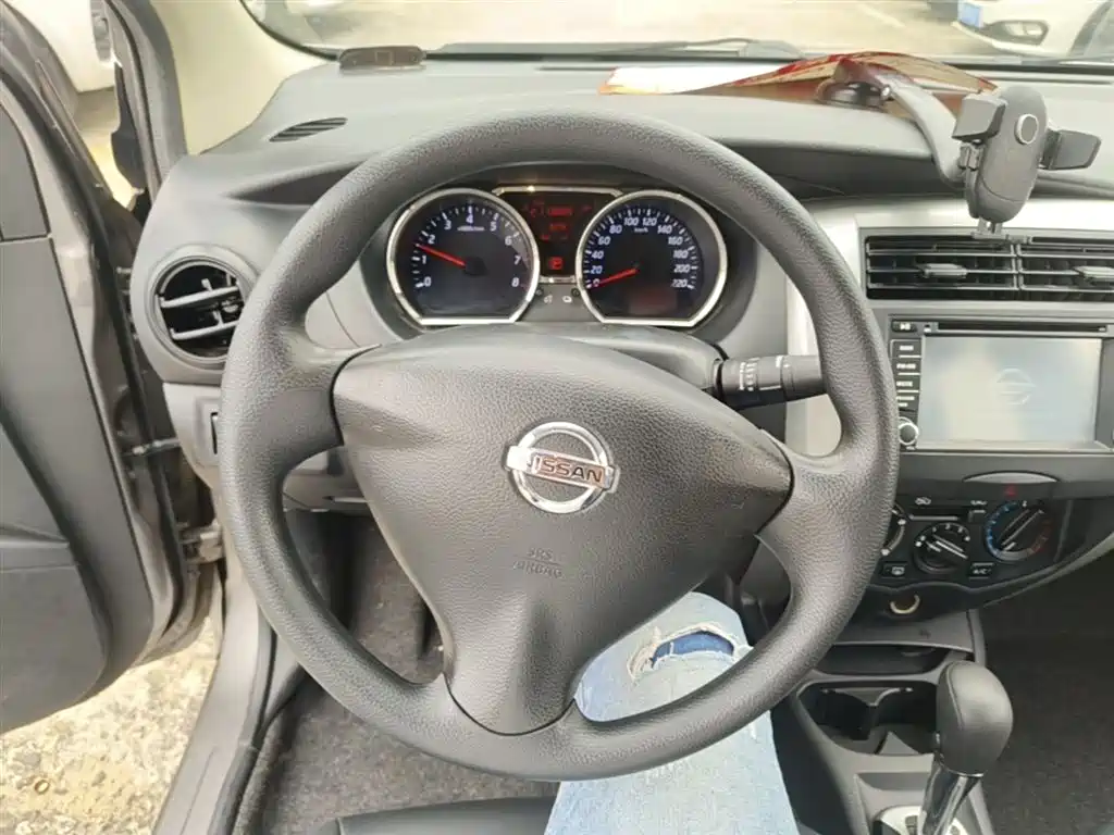Nissan Livina 2015 2013 1.6XE CVT Comfort