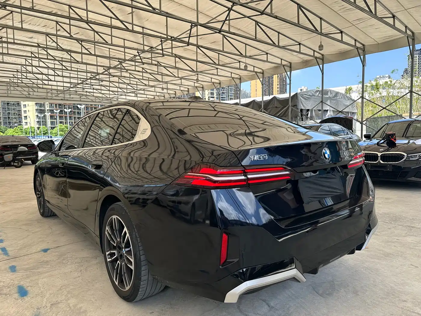 BMW 5 Series 2024 525Li M Sport Package фото 9