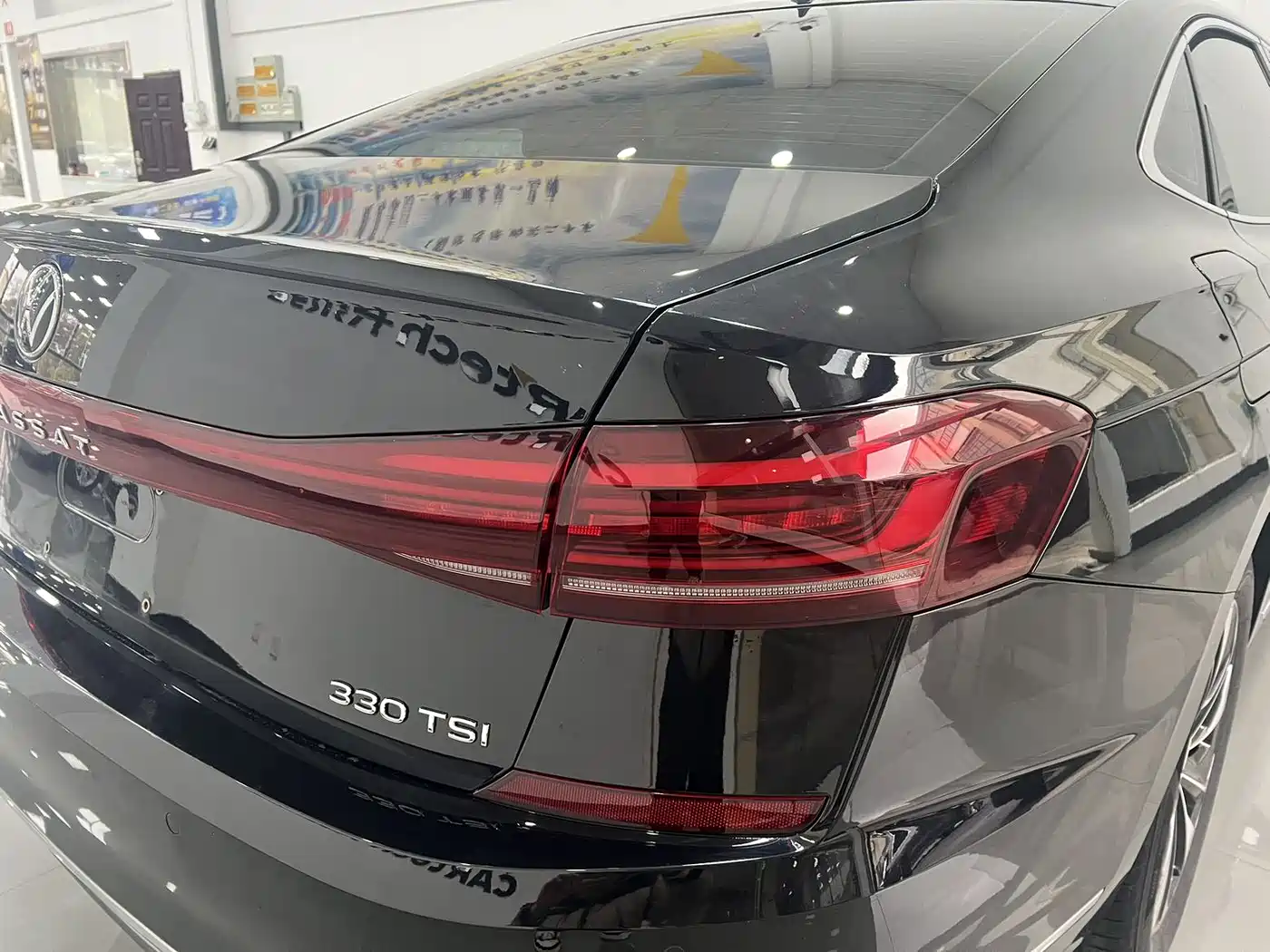 Volkswagen Passat 2023 330TSI Starlight Elite Edition фото 12