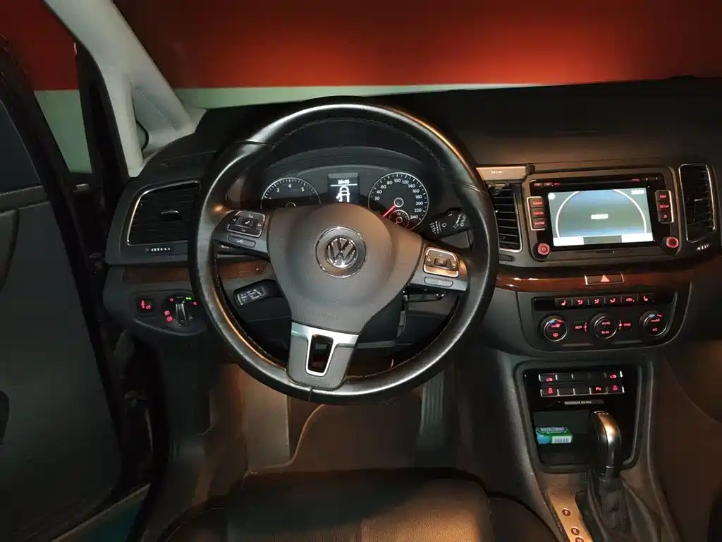 Volkswagen Sharan 2014 2.0TSI Comfort фото 6