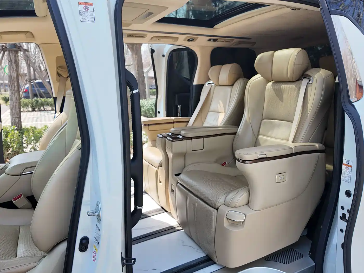 Toyota Alphard 2018 3.5L Premium фото 9