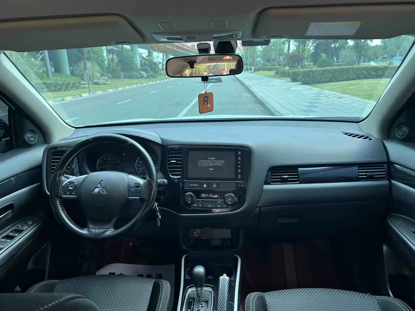 MITSUBISHI OUTLANDER